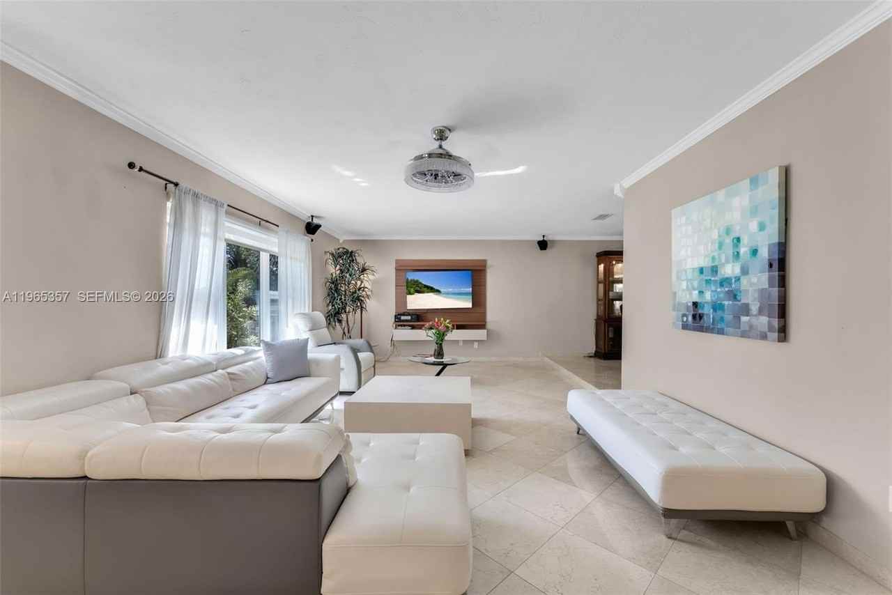 11201 Sw 136th St - Photo 7 of 40