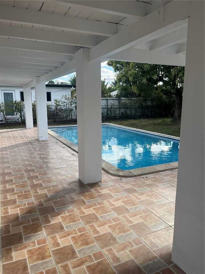 3310 Sw 94th Pl - Photo 4 of 7