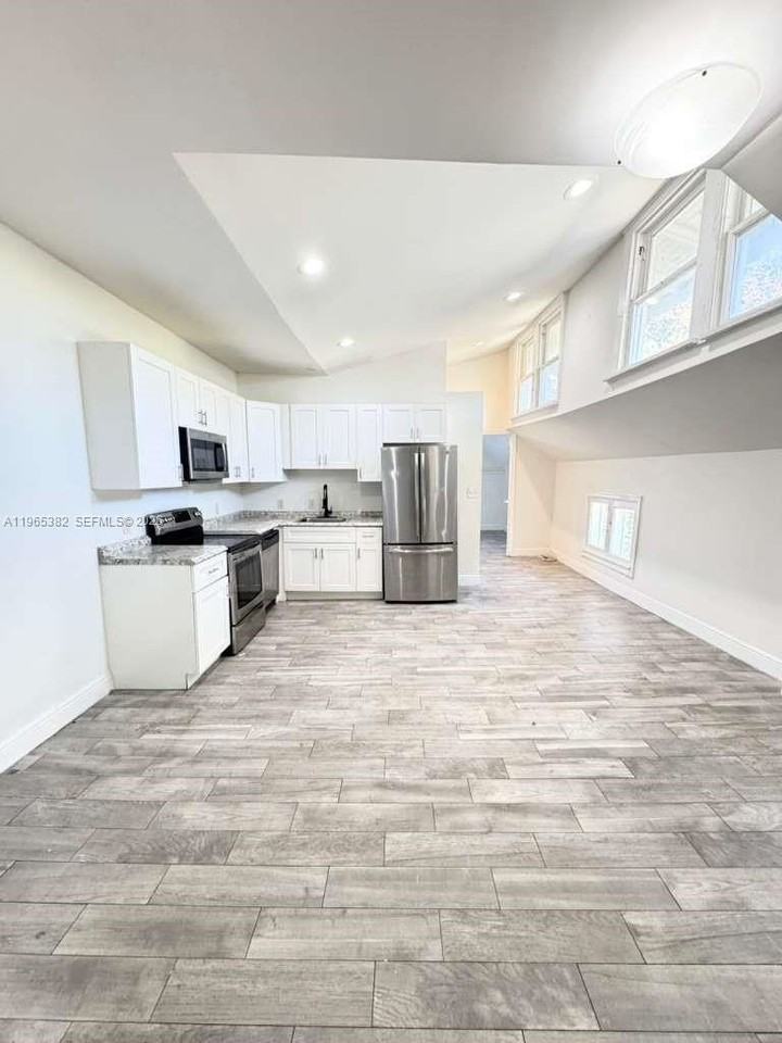 605 S J St #3 - Photo 2 of 25