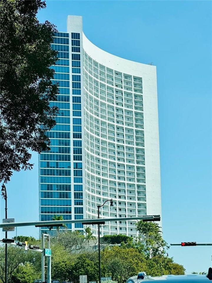 601 Ne 36th St #3111 - Photo 2 of 35