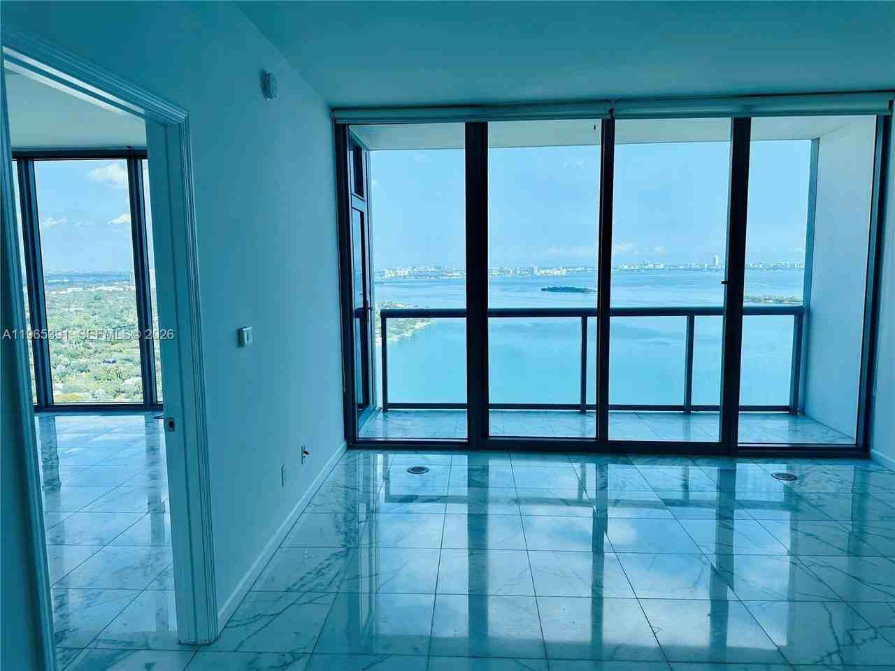 601 Ne 36th St #3111 - Photo 6 of 35