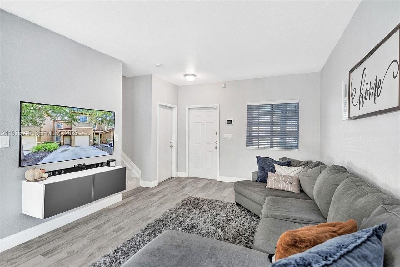 8518 Sw 214th Ln - Photo 3 of 31