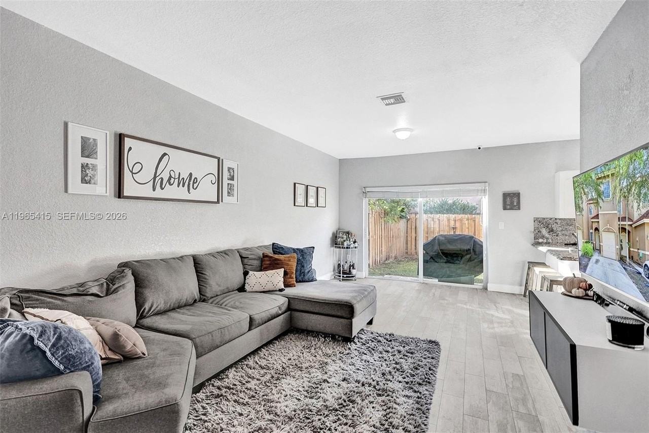 8518 Sw 214th Ln - Photo 4 of 31