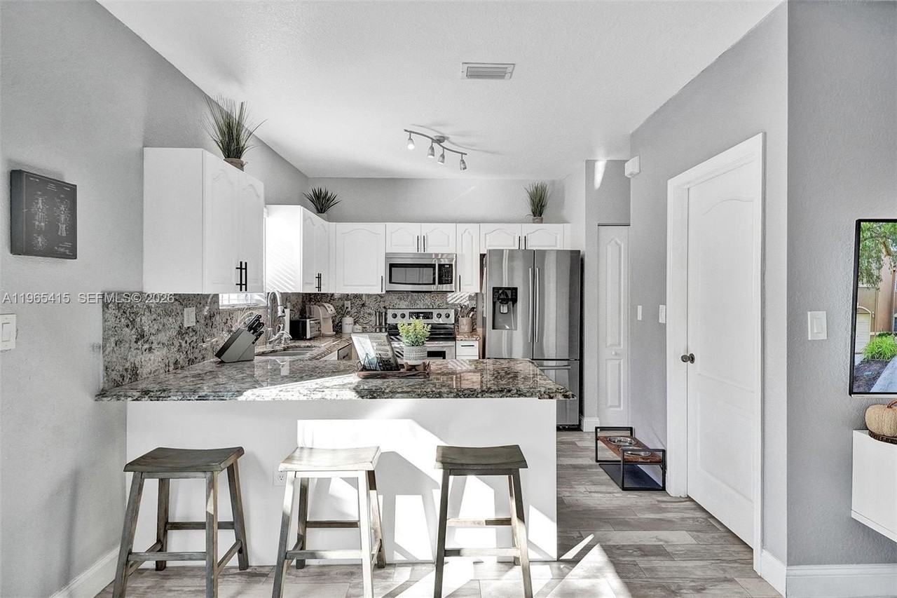 8518 Sw 214th Ln - Photo 7 of 31