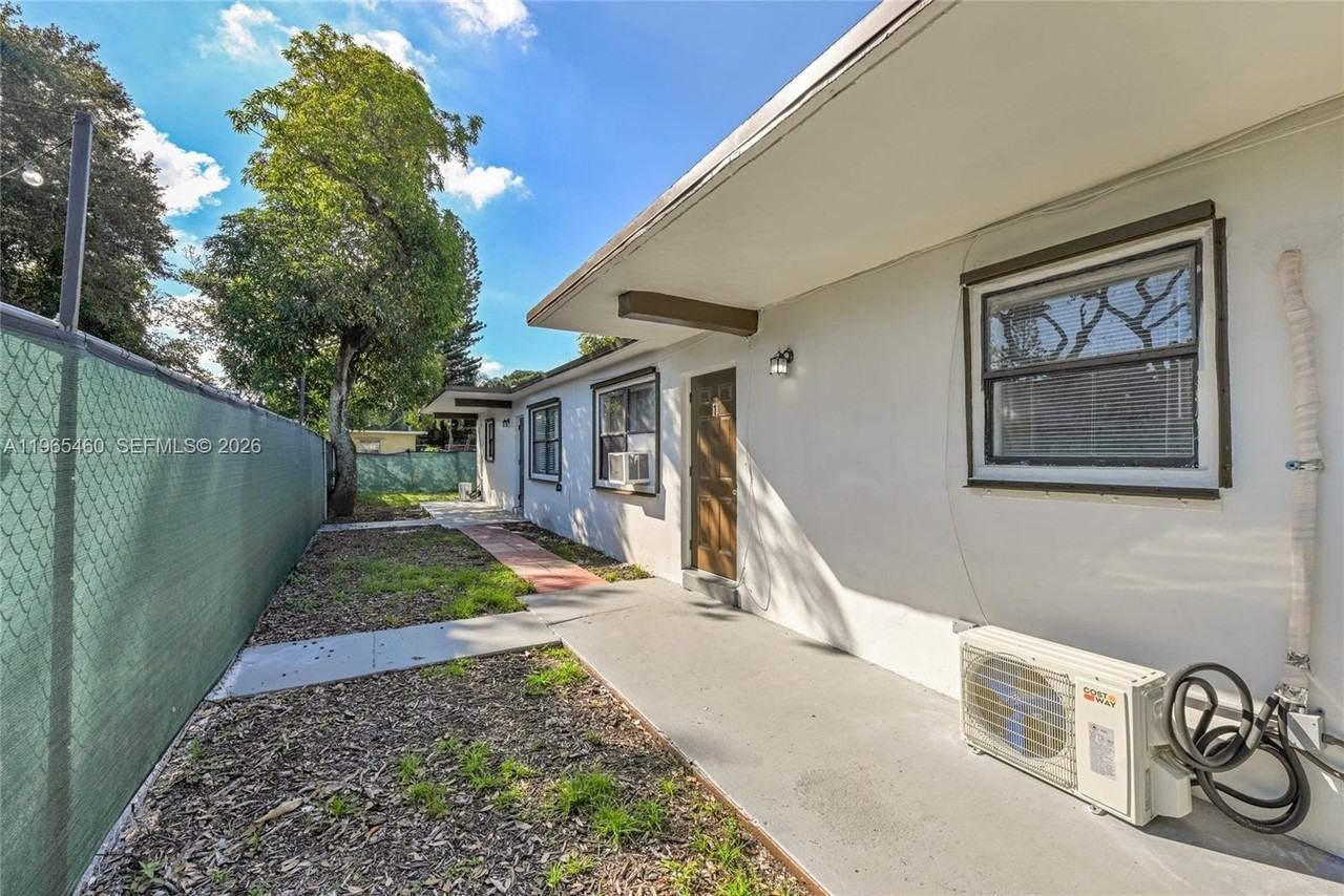 1710 Nw 9th St #1-2 - Photo 2 of 15