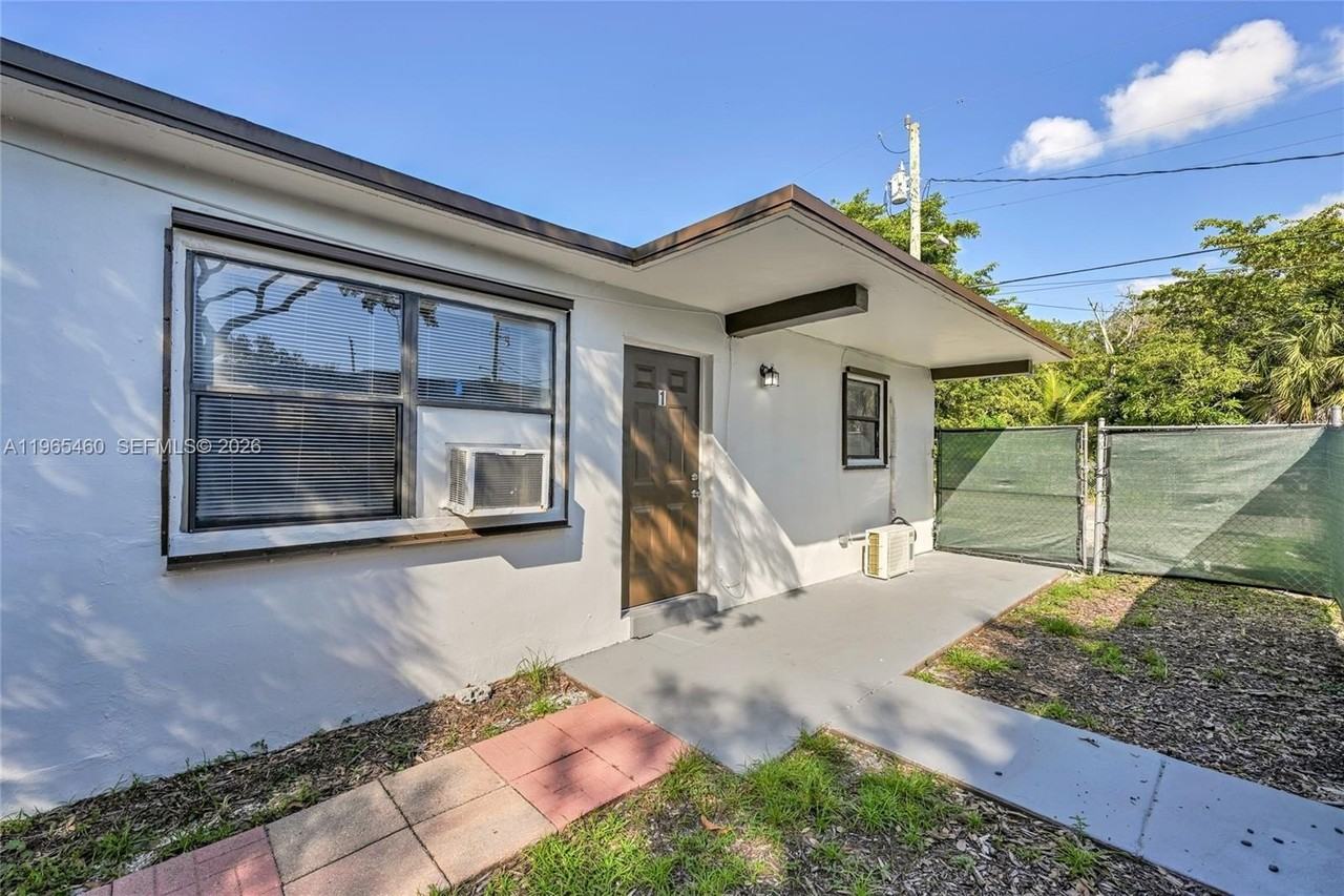 1710 Nw 9th St #1-2 - Photo 3 of 15