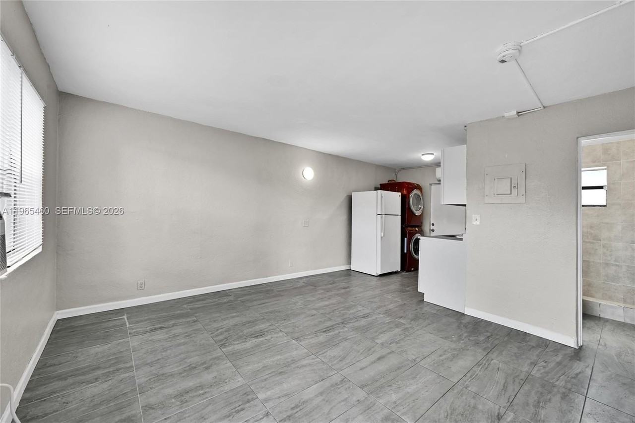 1710 Nw 9th St #1-2 - Photo 5 of 15