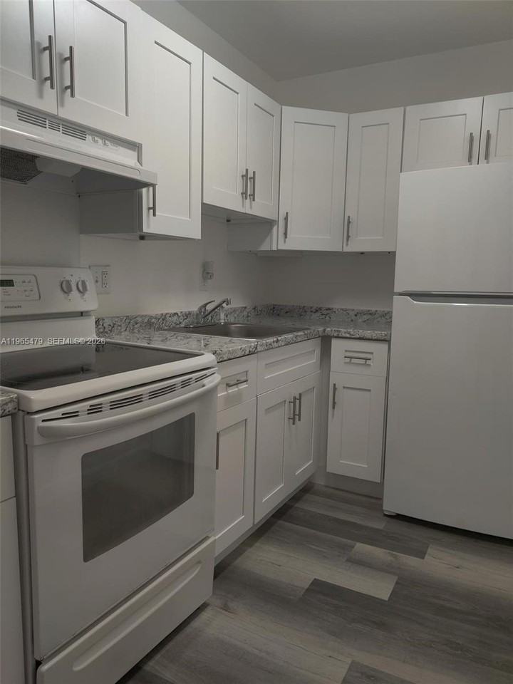 5950 Ne 18th Ave #504 - Photo 2 of 12