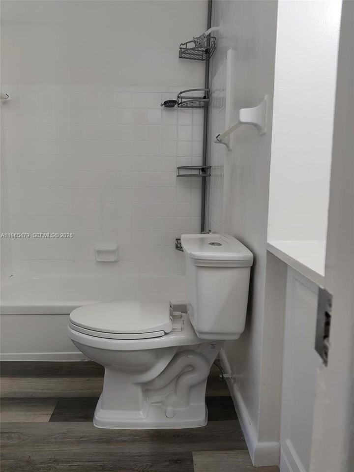 5950 Ne 18th Ave #504 - Photo 7 of 12