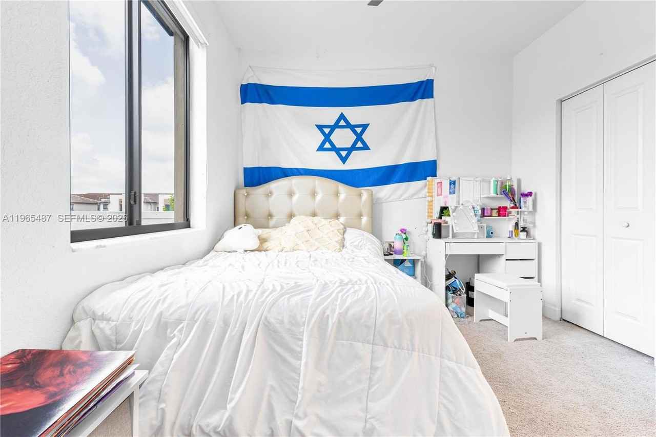 817 Ne 211th St #0 - Photo 2 of 20