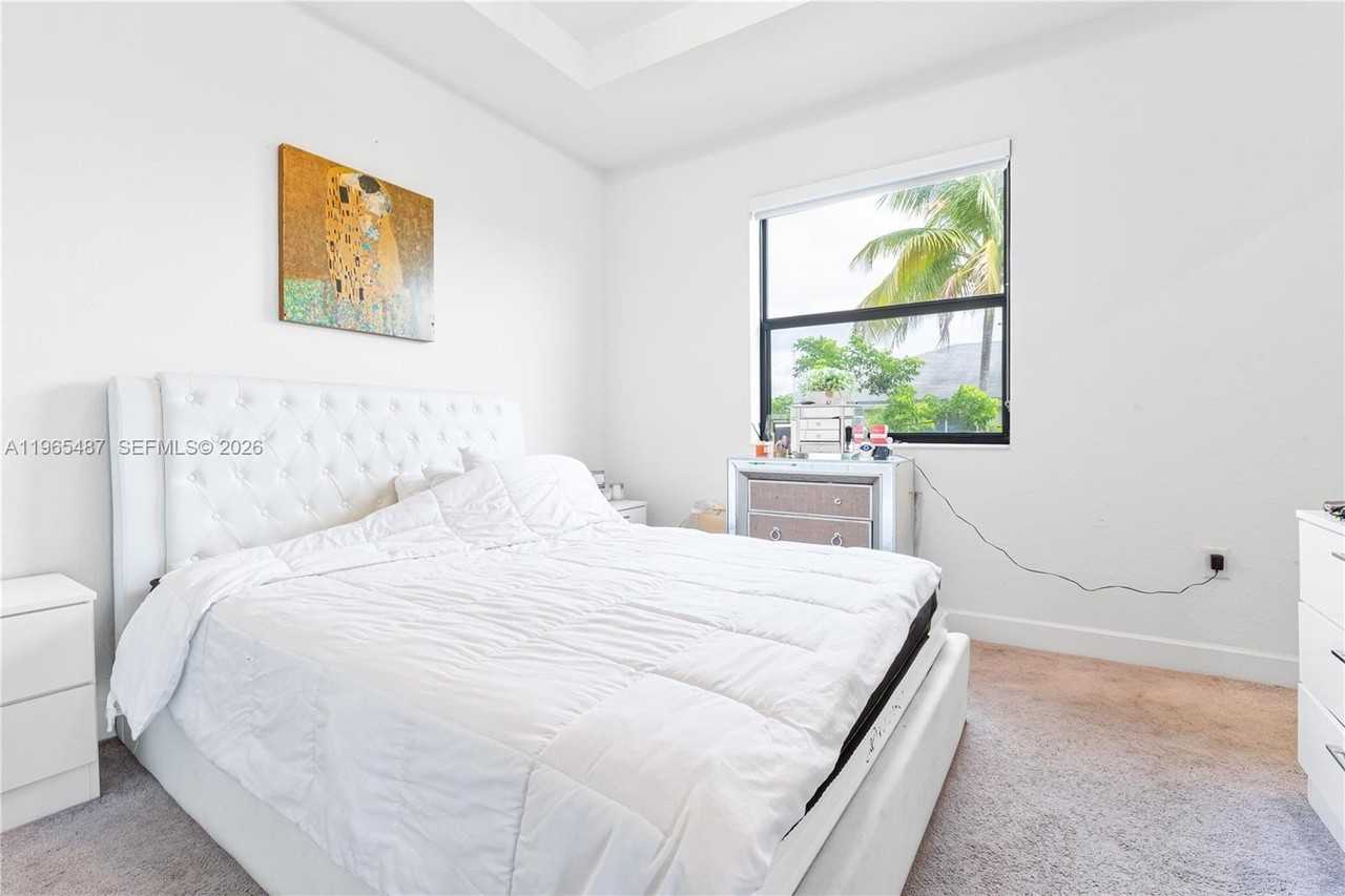 817 Ne 211th St #0 - Photo 5 of 20