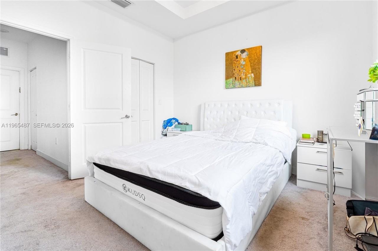 817 Ne 211th St #0 - Photo 6 of 20