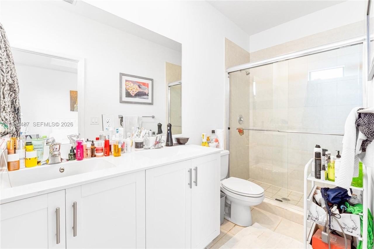 817 Ne 211th St #0 - Photo 7 of 20