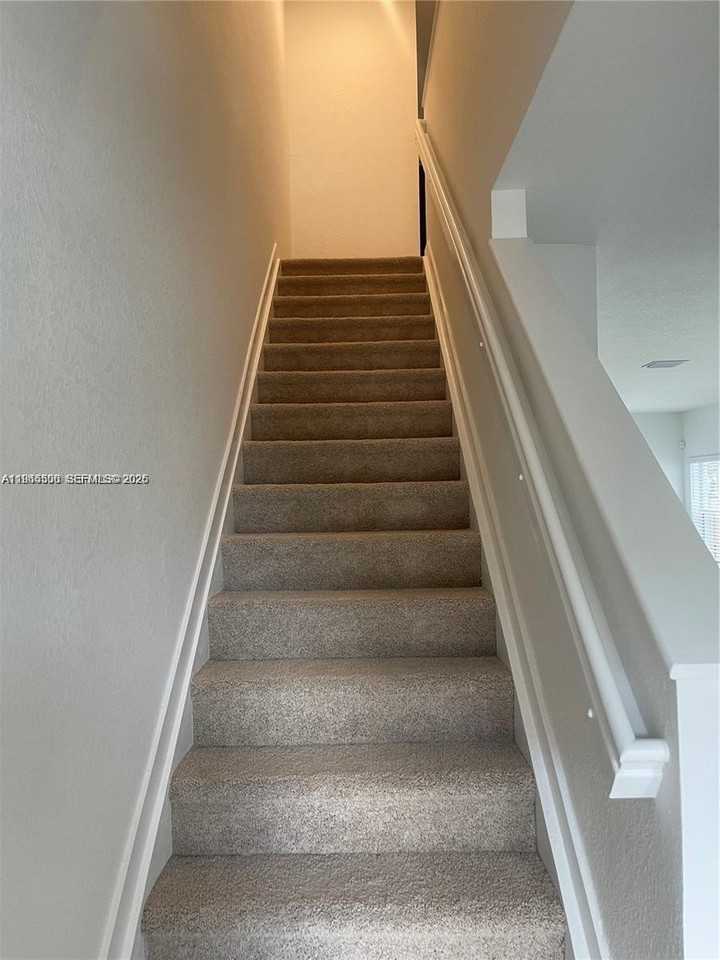 445 Ne 1st Dr #445 - Photo 5 of 11