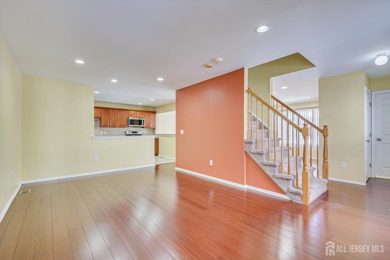 160 Vasser Dr - Photo 7 of 33