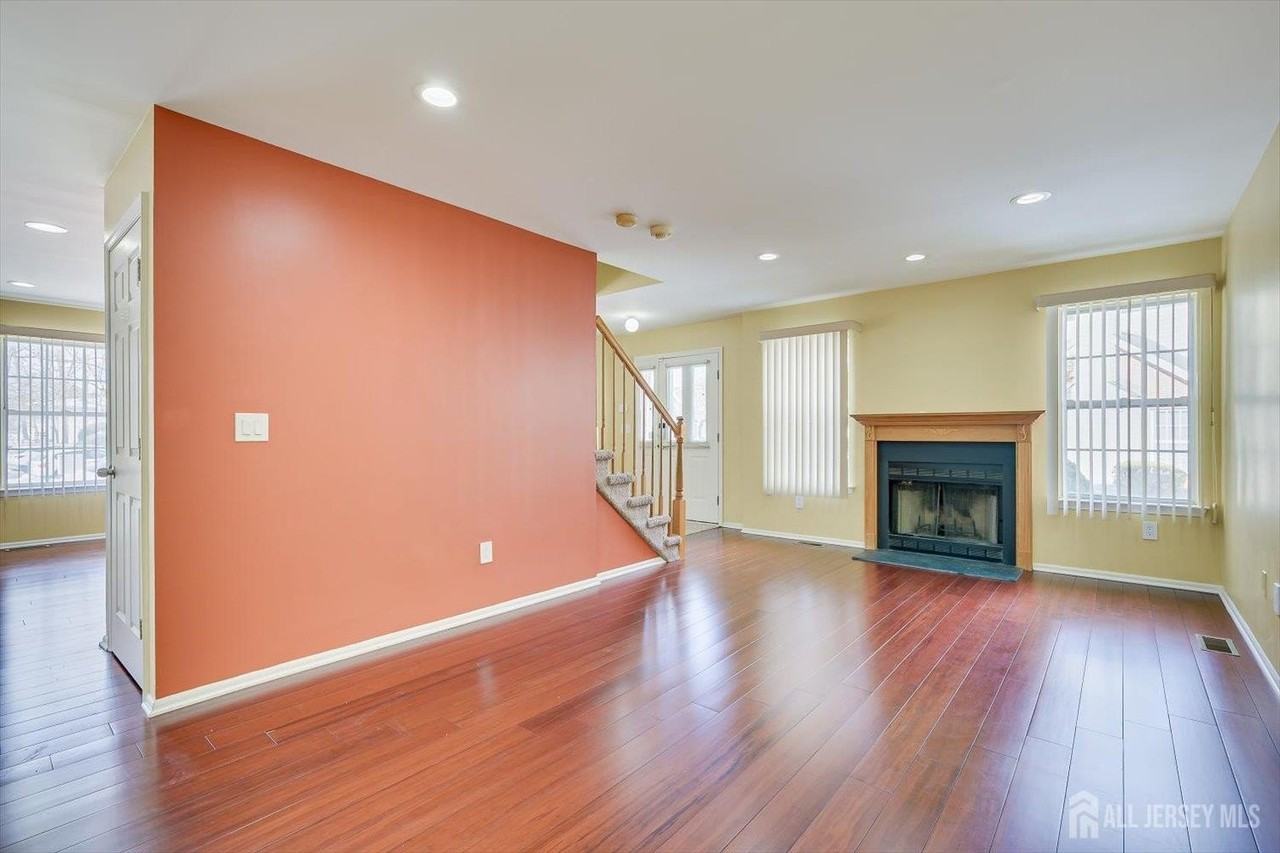 160 Vasser Dr - Photo 4 of 33