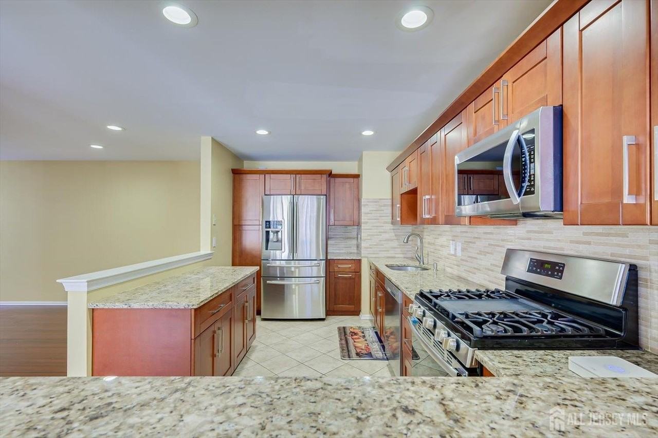 160 Vasser Dr - Photo 2 of 33