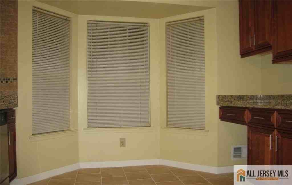 1218 Plymouth Rd - Photo 3 of 19