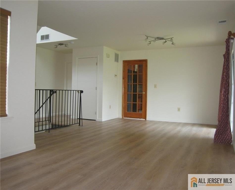 1218 Plymouth Rd - Photo 6 of 19