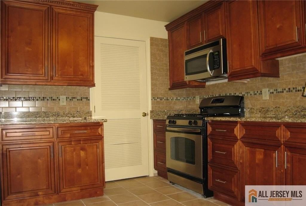 1218 Plymouth Rd - Photo 7 of 19