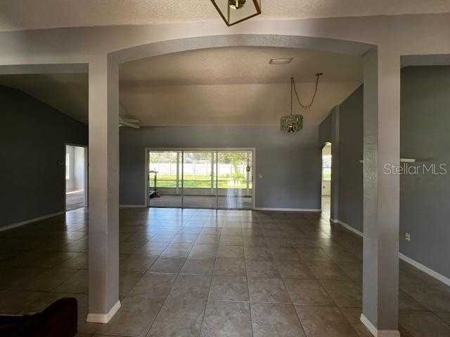 106 Freeport Ln - Photo 2 of 9