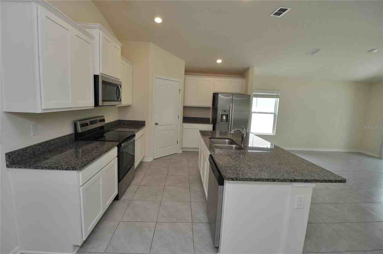 80 Oakleaf Way - Photo 5 of 33