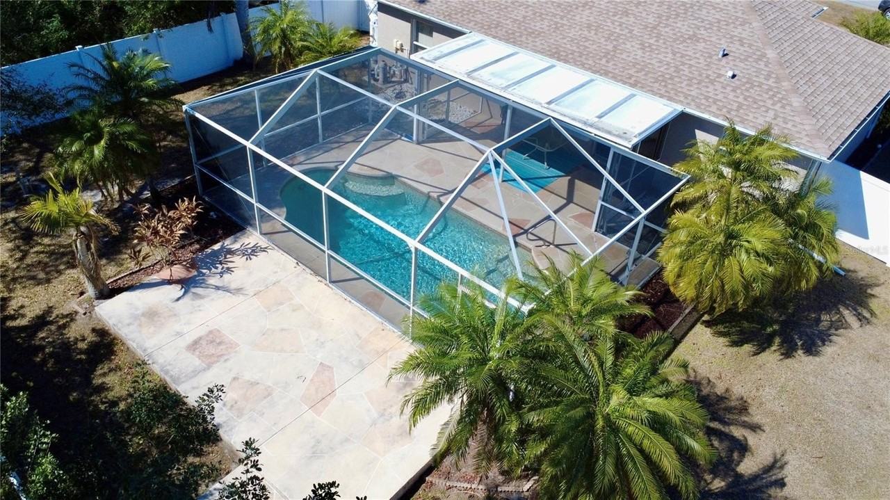 4550 Fernway Dr - Photo 2 of 35