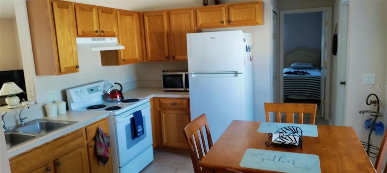 4550 Fernway Dr - Photo 3 of 35