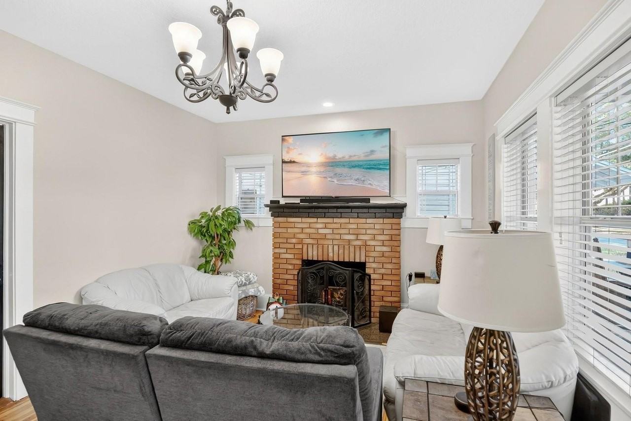 612 E Anderson St - Photo 5 of 34