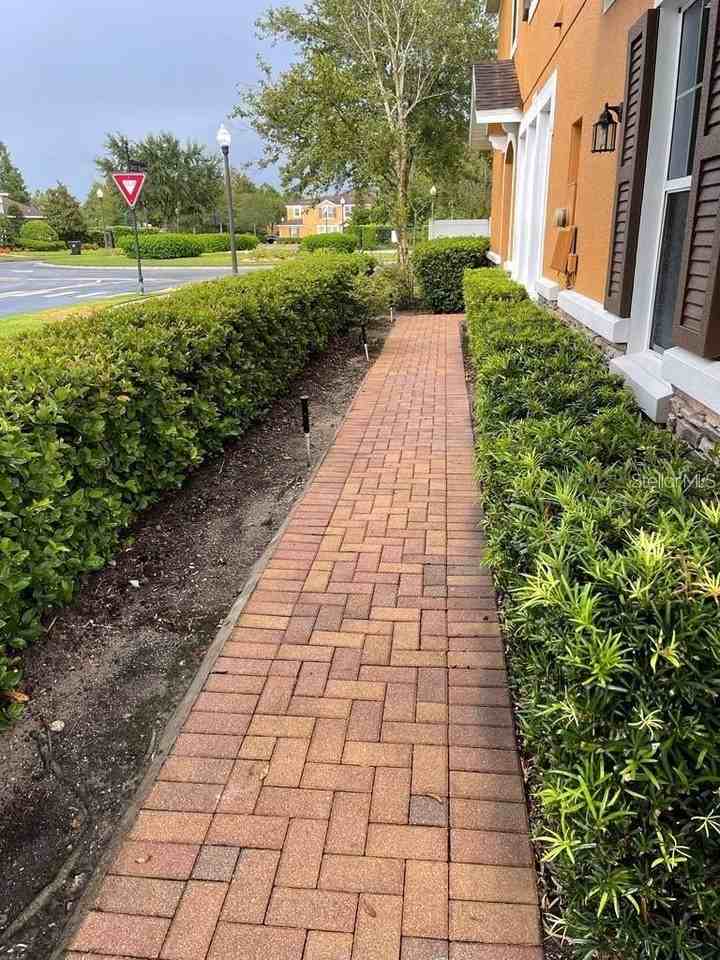 9403 Tawnyberry St - Photo 4 of 18