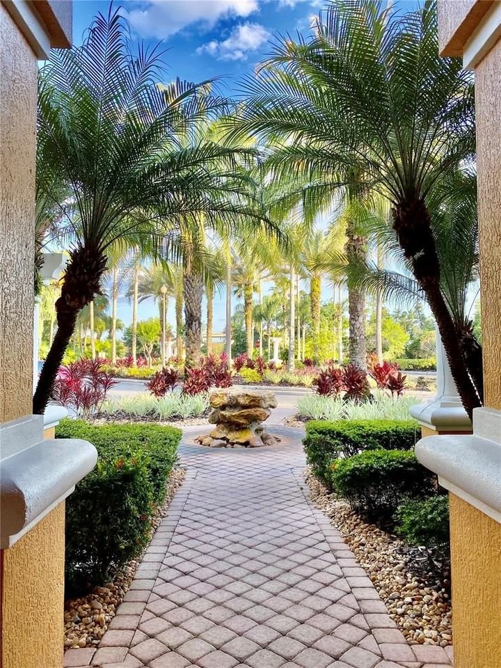 5479 Vineland Rd #9211 - Photo 3 of 23