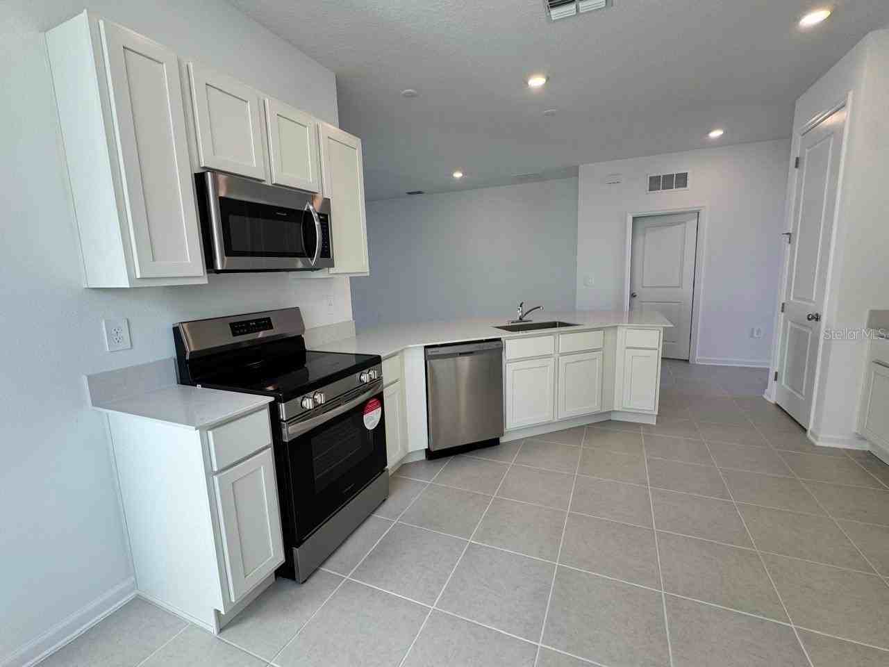 5201 Green Belt Dr - Photo 6 of 23