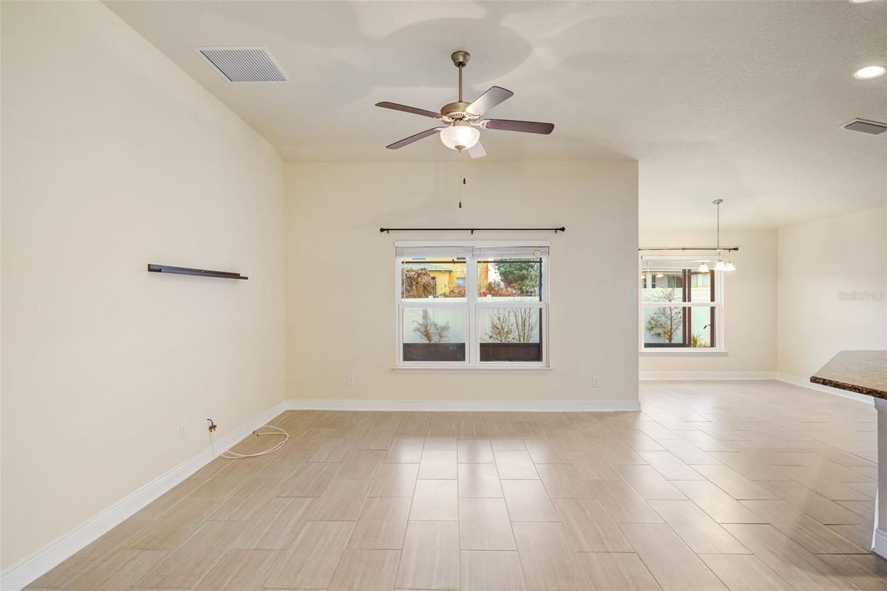 1130 Sabine Ln - Photo 3 of 35