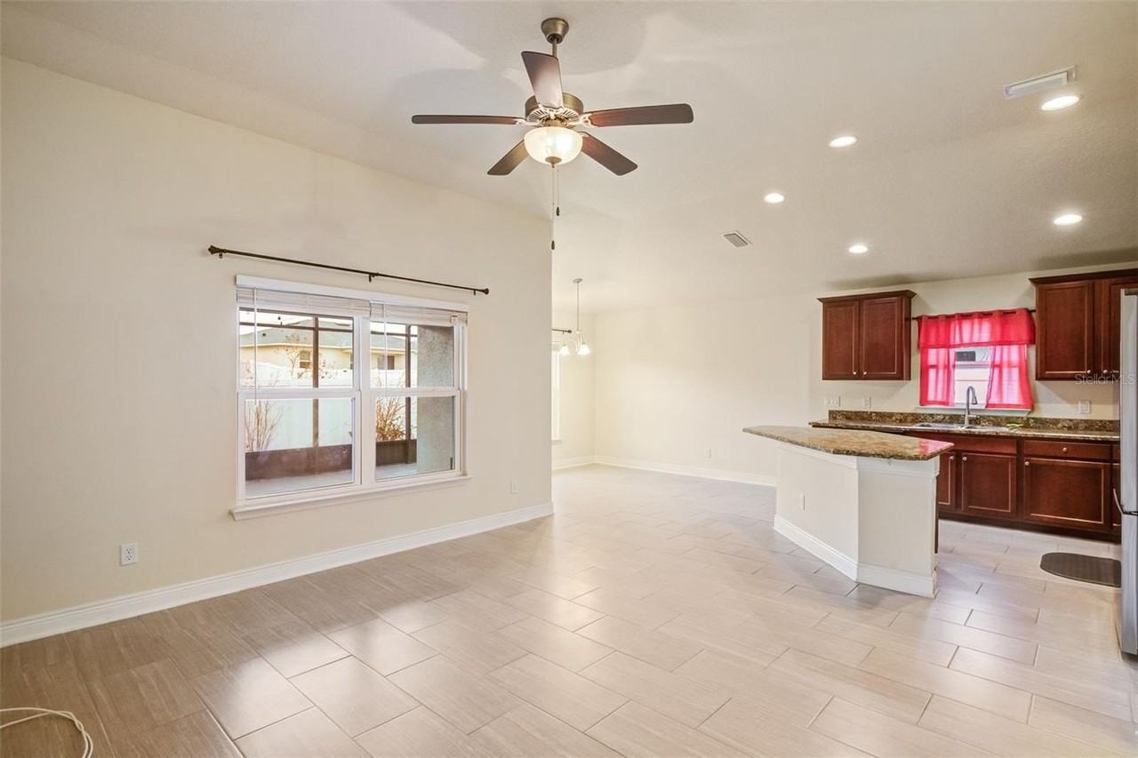 1130 Sabine Ln - Photo 4 of 35