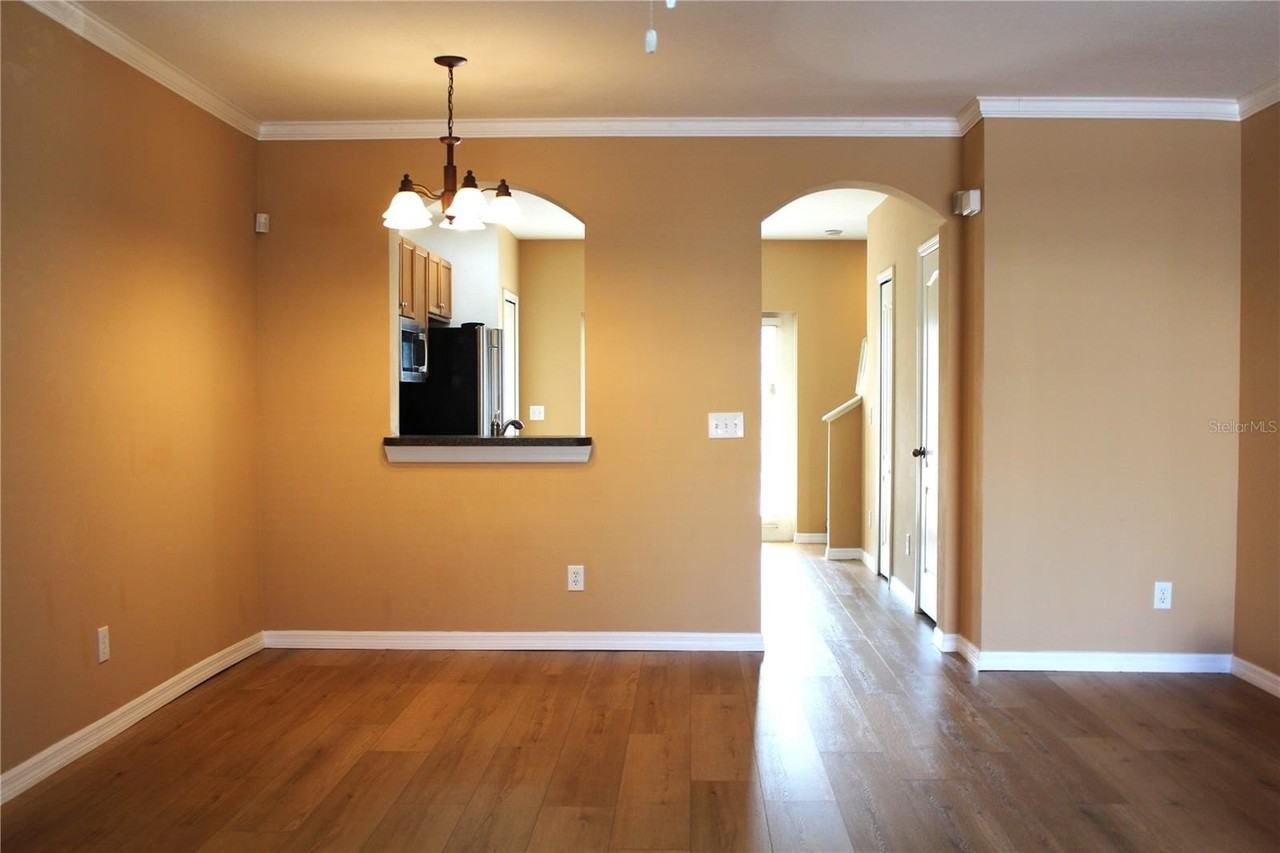 16320 Swan View Cir - Photo 3 of 32