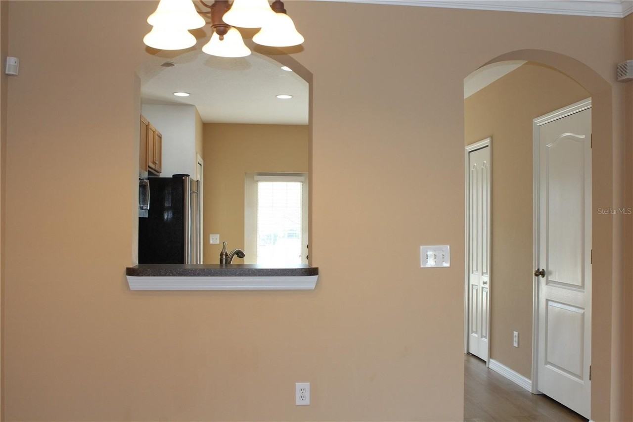 16320 Swan View Cir - Photo 4 of 32