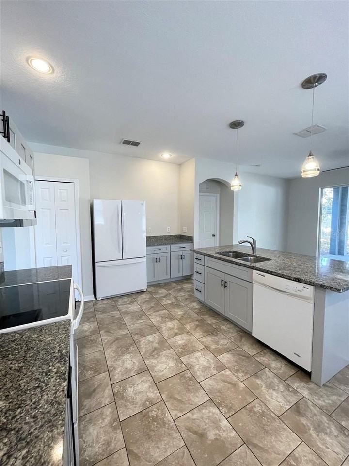 3009 Clover Blossom Cir - Photo 7 of 35