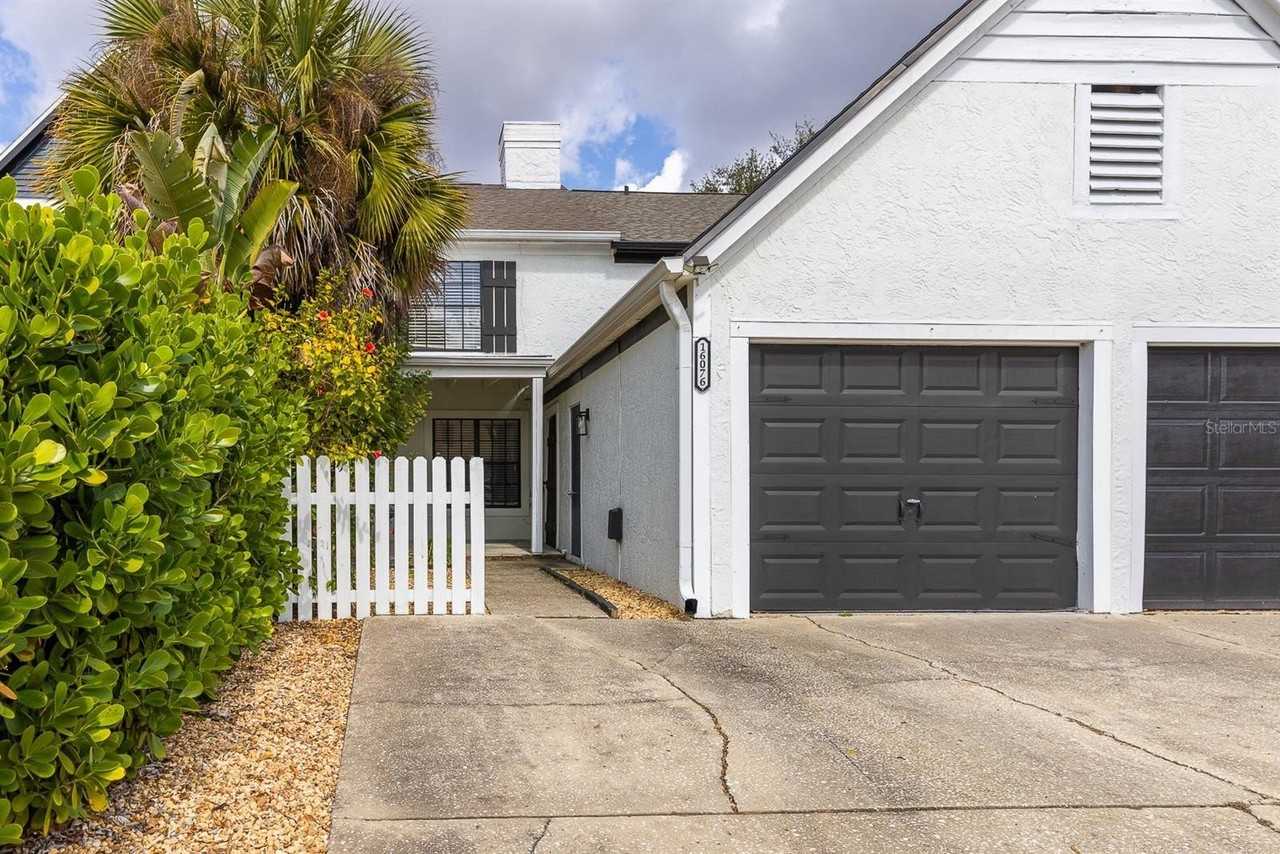 16076 Dawnview Dr - Photo 2 of 29