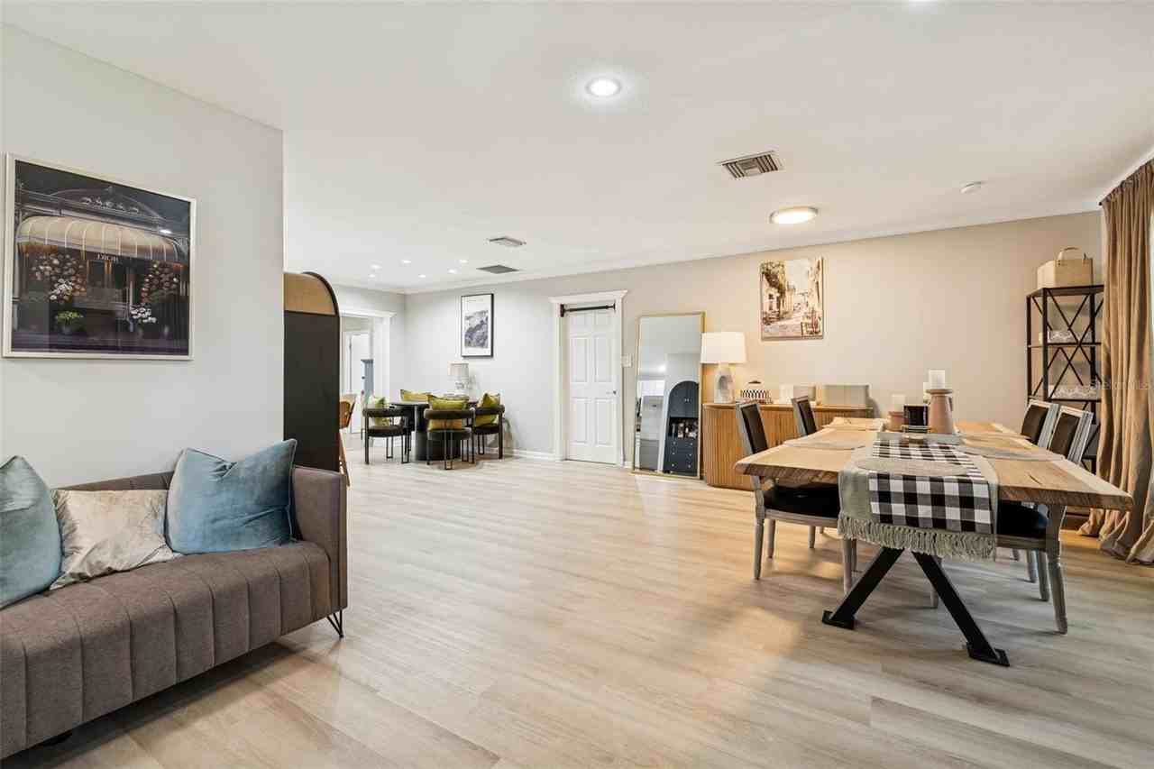 2302 S Arrawana Ave - Photo 5 of 50