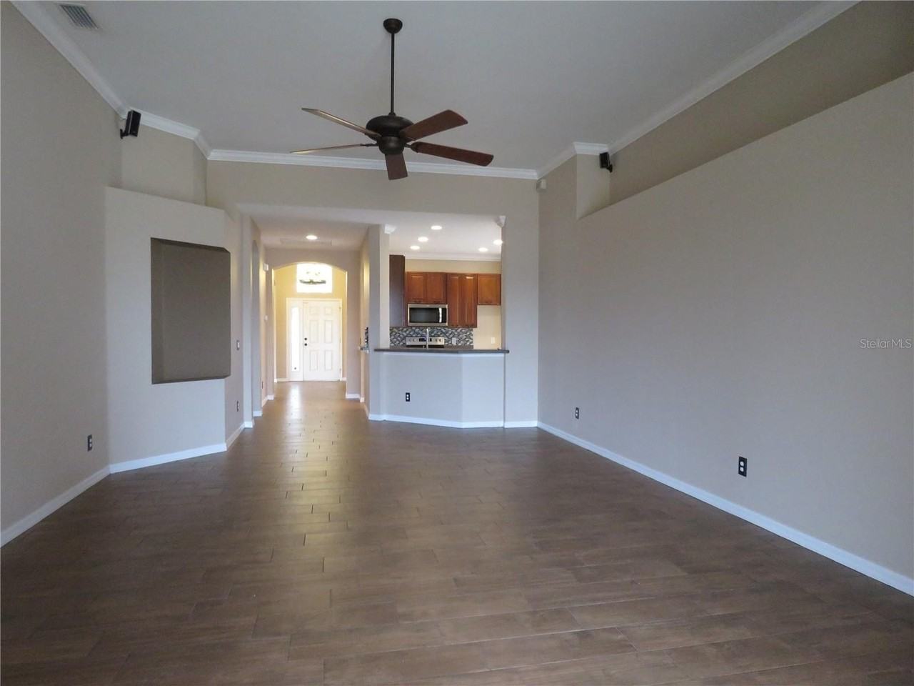 433 Dunaway Dr - Photo 4 of 12