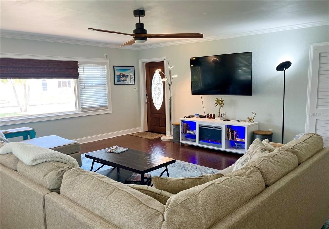 604 7th Ave Sw - Photo 5 of 33