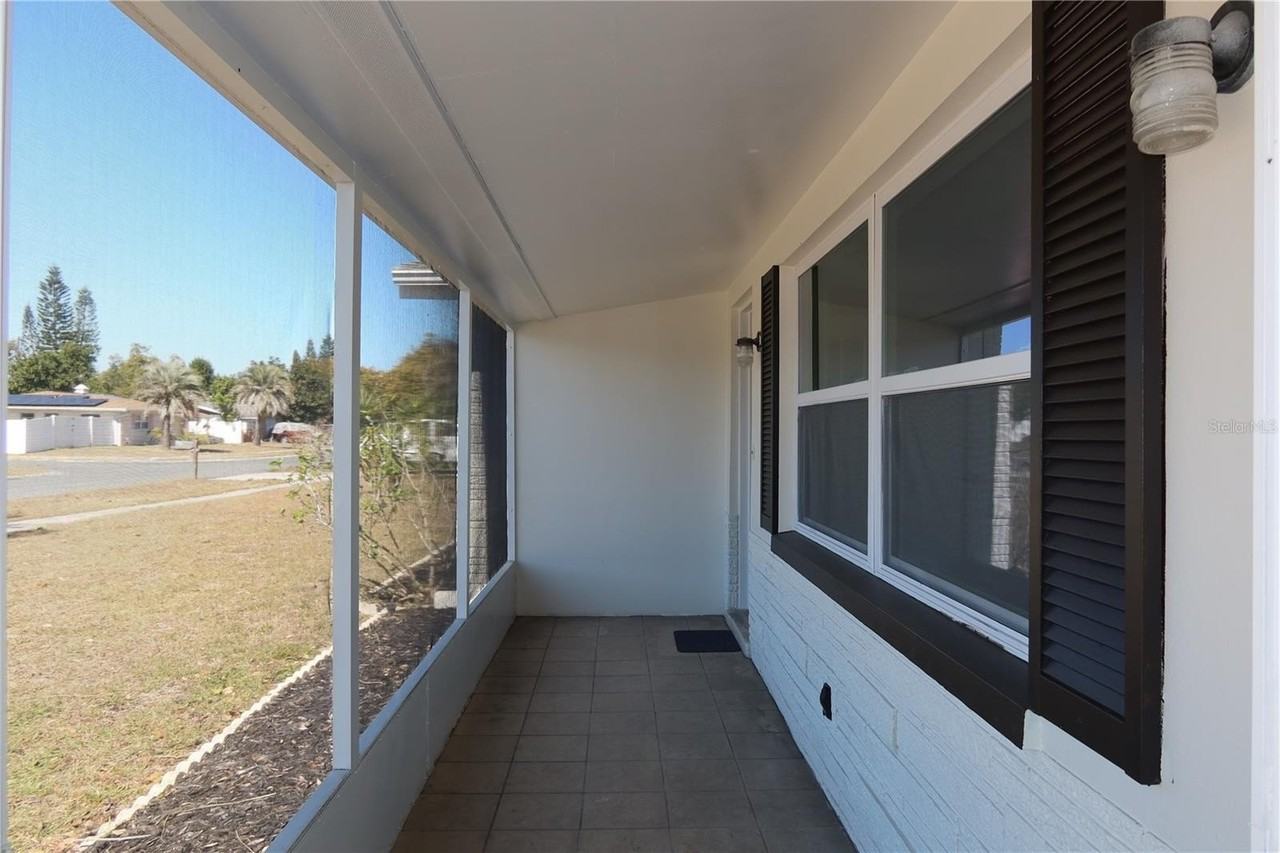 1808 Harpoon Dr - Photo 3 of 32