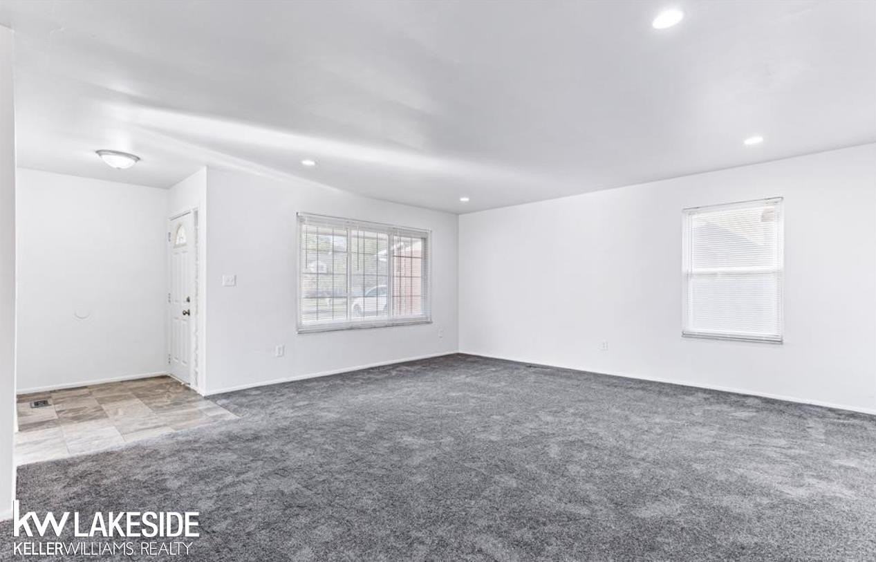 18130 Roseland Blvd - Photo 3 of 15