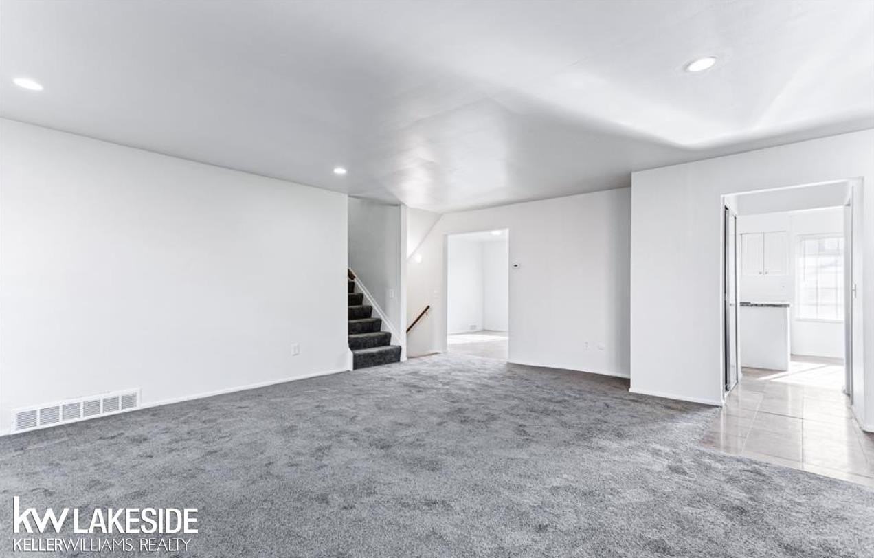 18130 Roseland Blvd - Photo 4 of 15