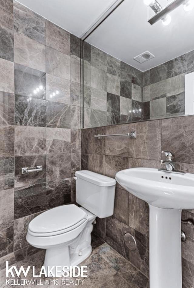 18130 Roseland Blvd - Photo 6 of 15