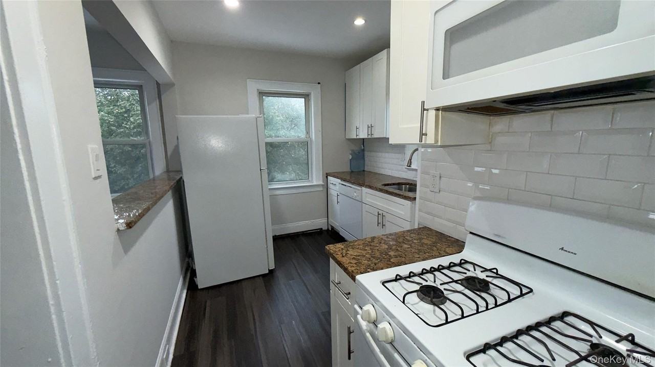 2366 Parkview Pl Unit 2 #2 - Photo 4 of 12