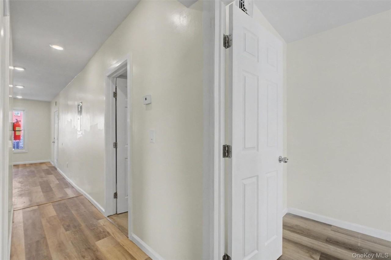 61 Carson Ave - Photo 6 of 12