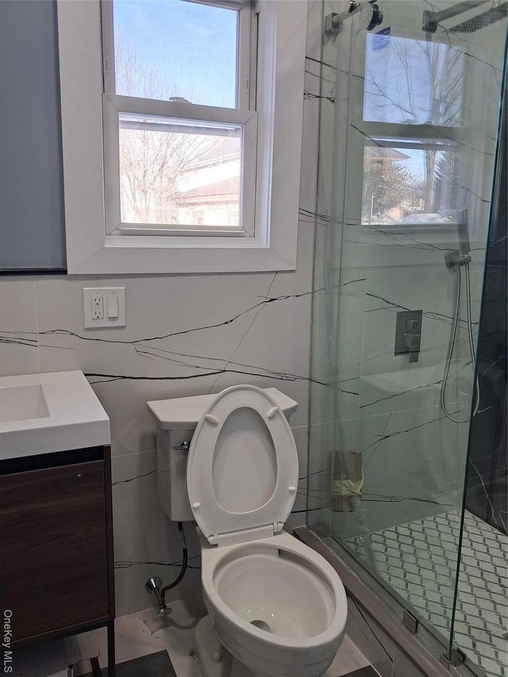 160 GARFIELD Avenue unit: 1 St Fl #1stFL - Photo 2 of 4