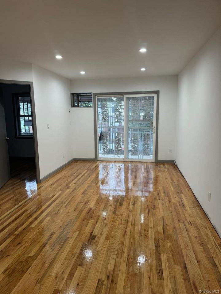 10460 48th Ave - Photo 7 of 13