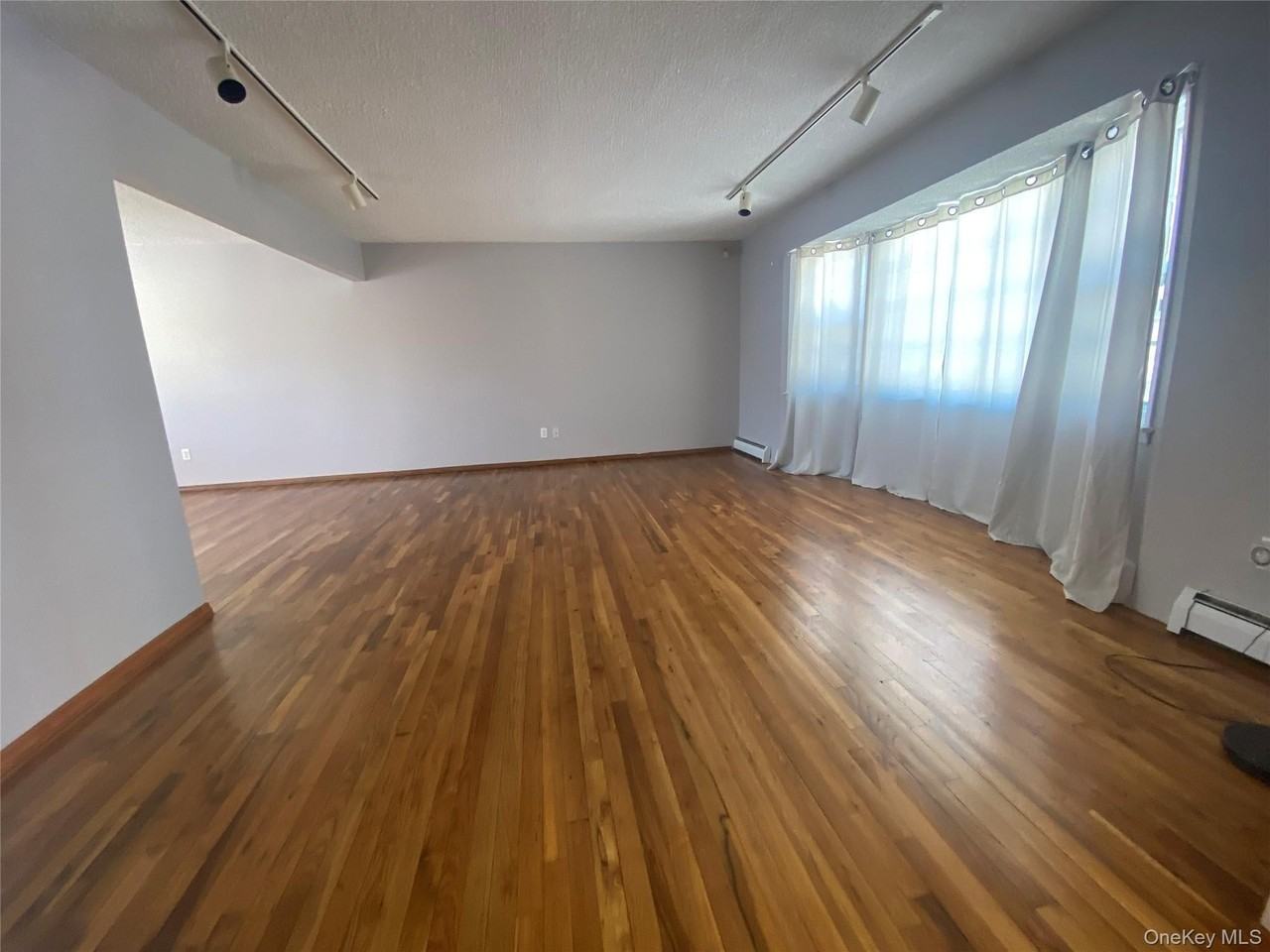 732 3rd St - Photo 5 of 26